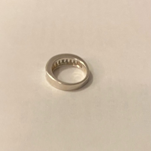 Avon 925 Sterling Silver square cut Cubic Zirconia stones band ring - size 5 - Picture 10 of 12